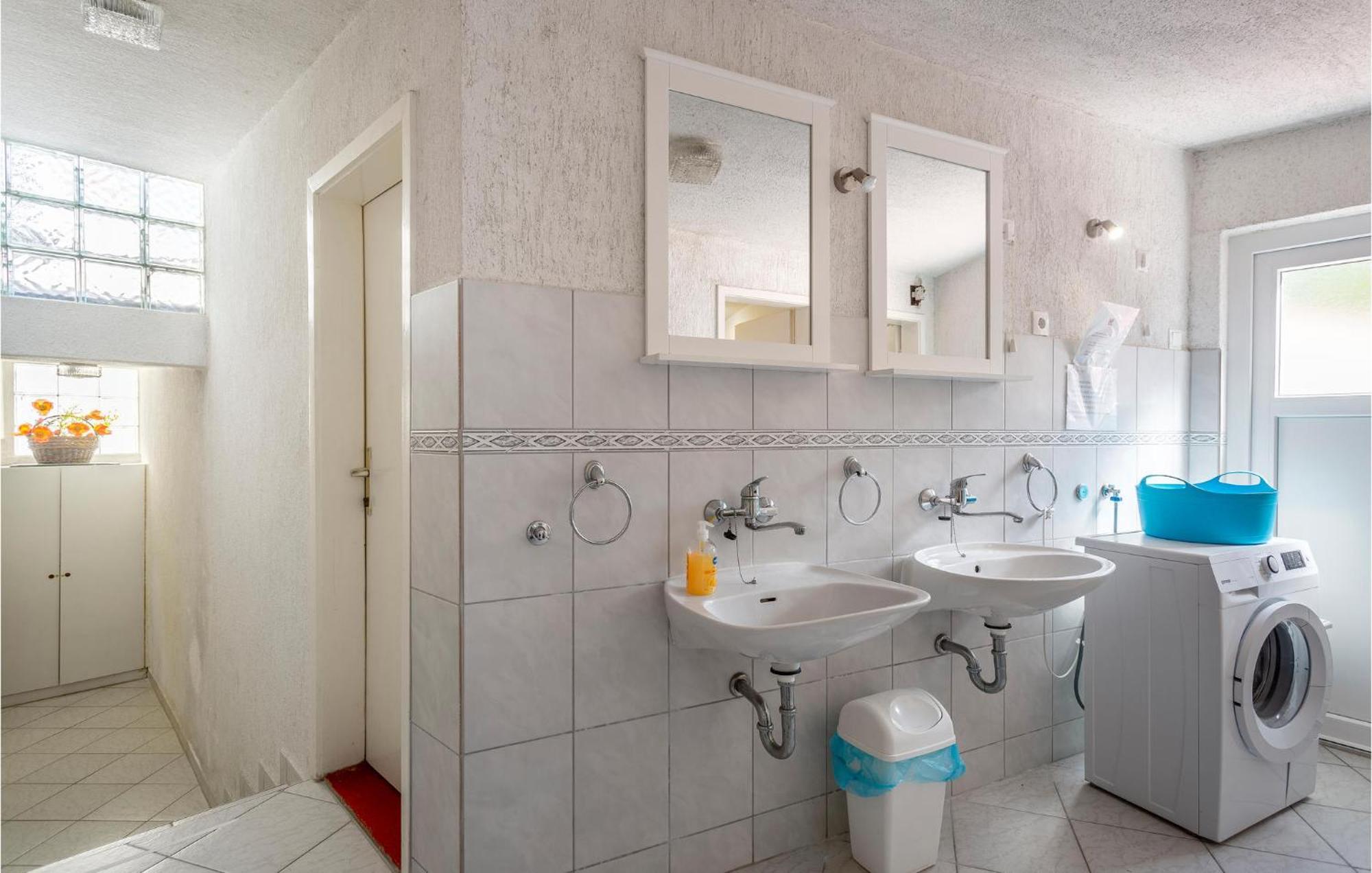 Cozy Home In Omisalj With Kitchen Kültér fotó