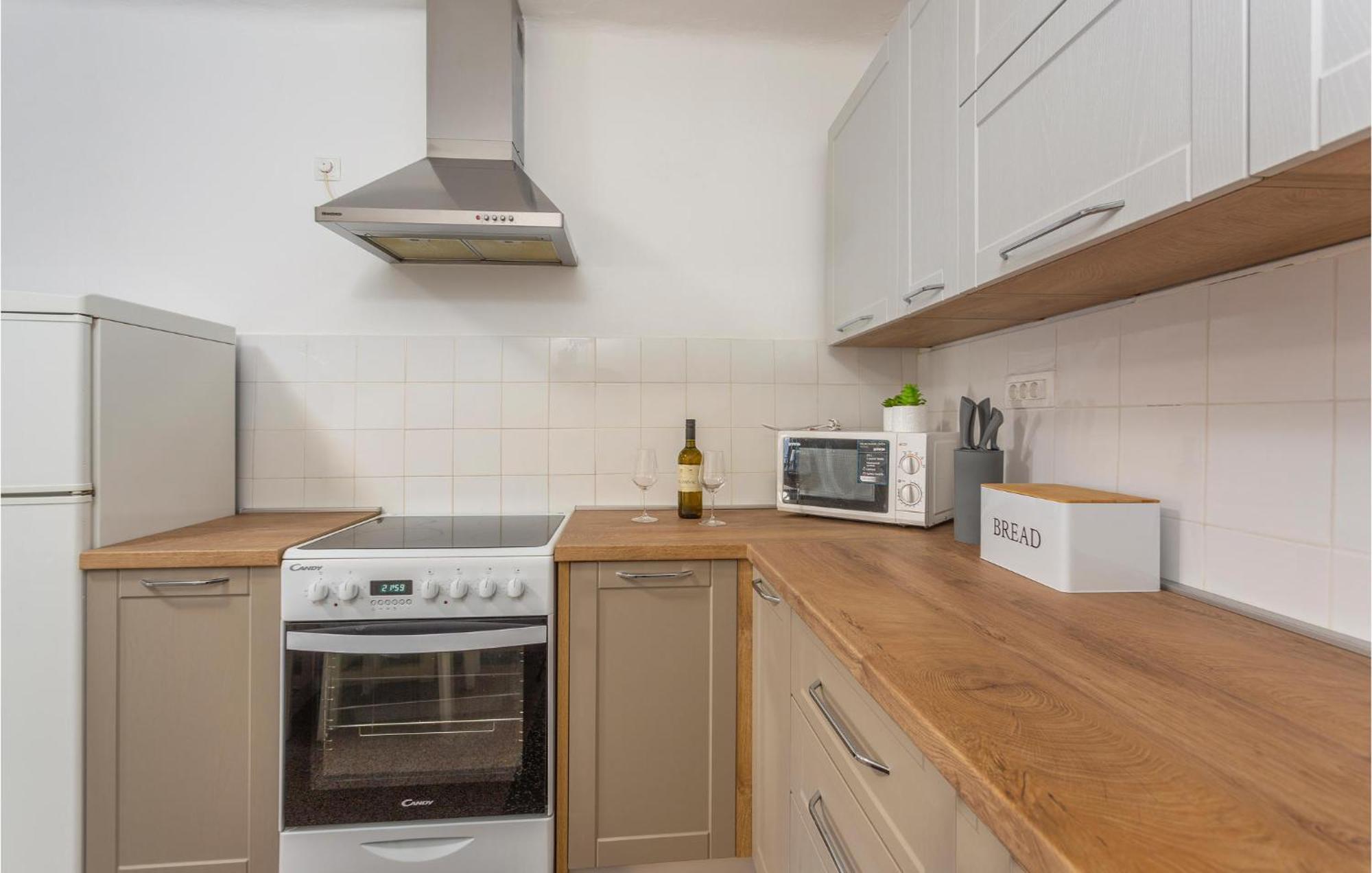 Cozy Home In Omisalj With Kitchen Kültér fotó